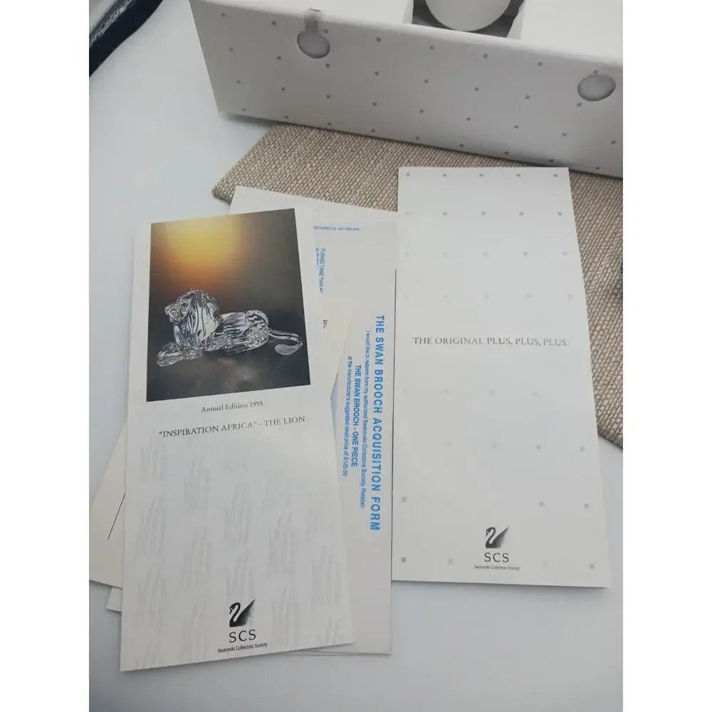 Swarovski SCS Collectors Society Faceted Crystal Paperweight & Pin Swan Logo Box